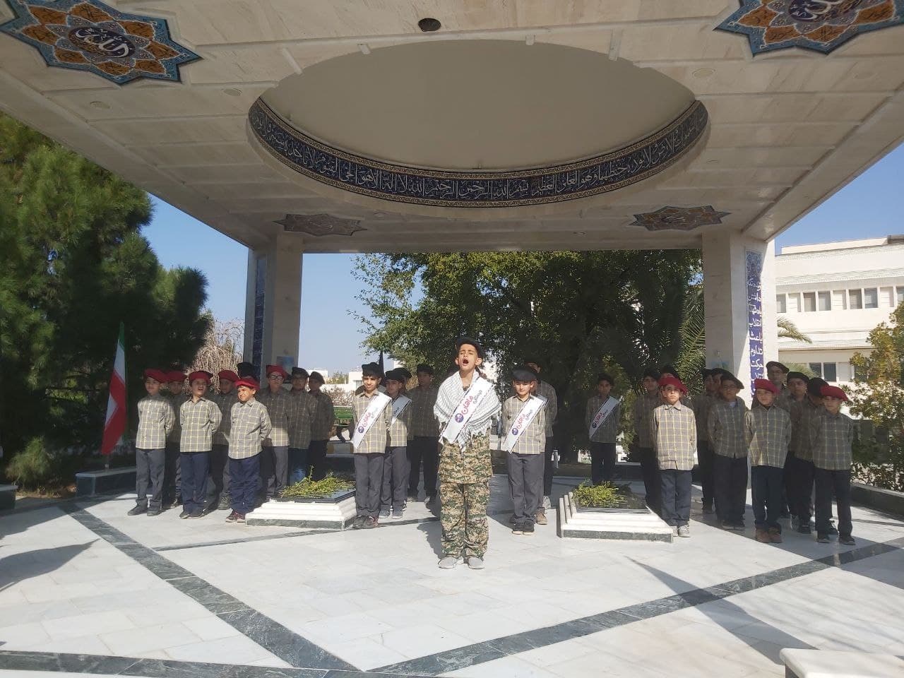 برگزاری سرود دانش آموزی در جلو اداره آموزش و پرورش و قبور شهیدان گمنام سایت علوم پزشکی جهرم